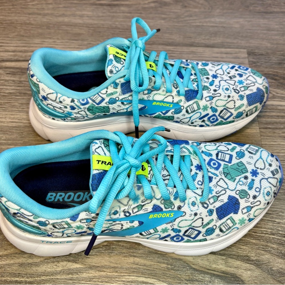 Brooks - Trace 2 - size:8 Health Care Patterned Sneakers